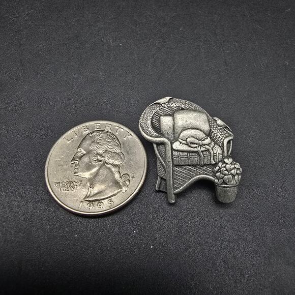 Wicker Chair Garden Brooch 2008 Birds and Bloom Pin Petite - Picture 2 of 4